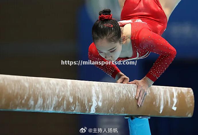 体操女子全能决赛表现出色，美国运动员勇夺金牌